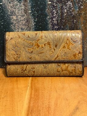 Relic by Fossil 2010’s Boho Brown Faux Leather Zip Wallet Snap Closure (GUC)